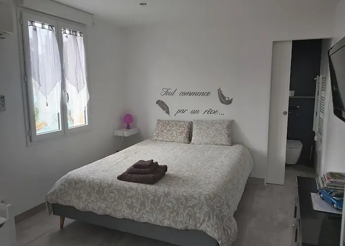 De Codeval מלון דירות